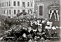 Dalla chiesetta dell'Ospedale partono i funerali per le vittime dei bombardamenti nel 1918 (Fabio Fusar)